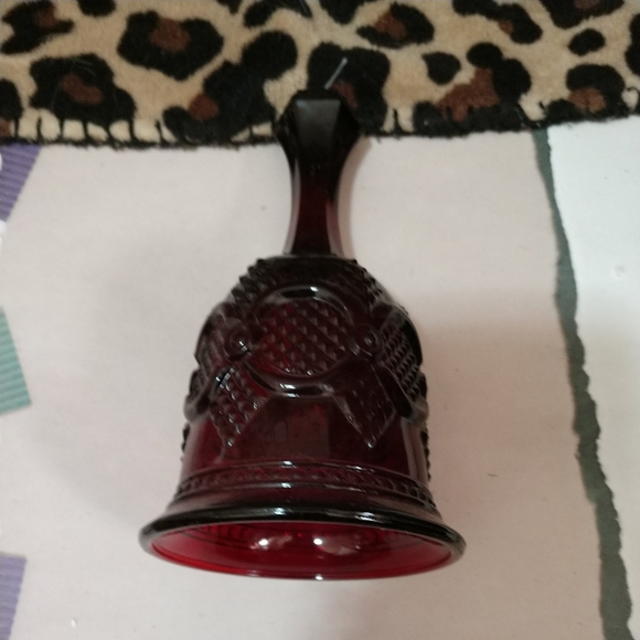 Vintage Avon 1876 Cape Cod Collection Ruby Red Glass Bell Dinner 1979 Collectibl - Picture 4 of 12
